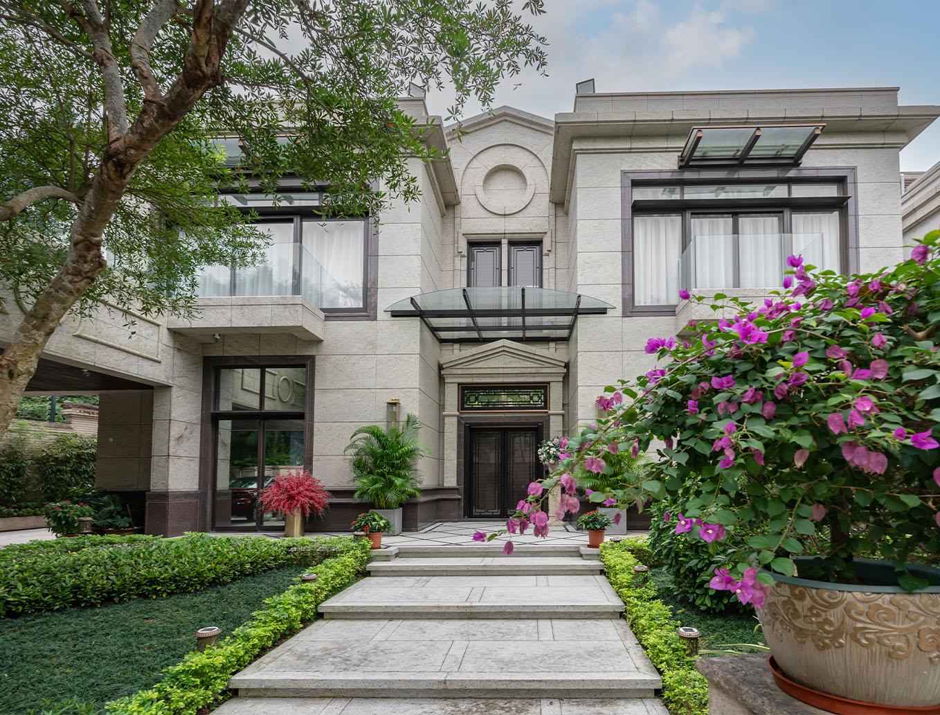 Royal Oaks interior design project Right horizontal image 5